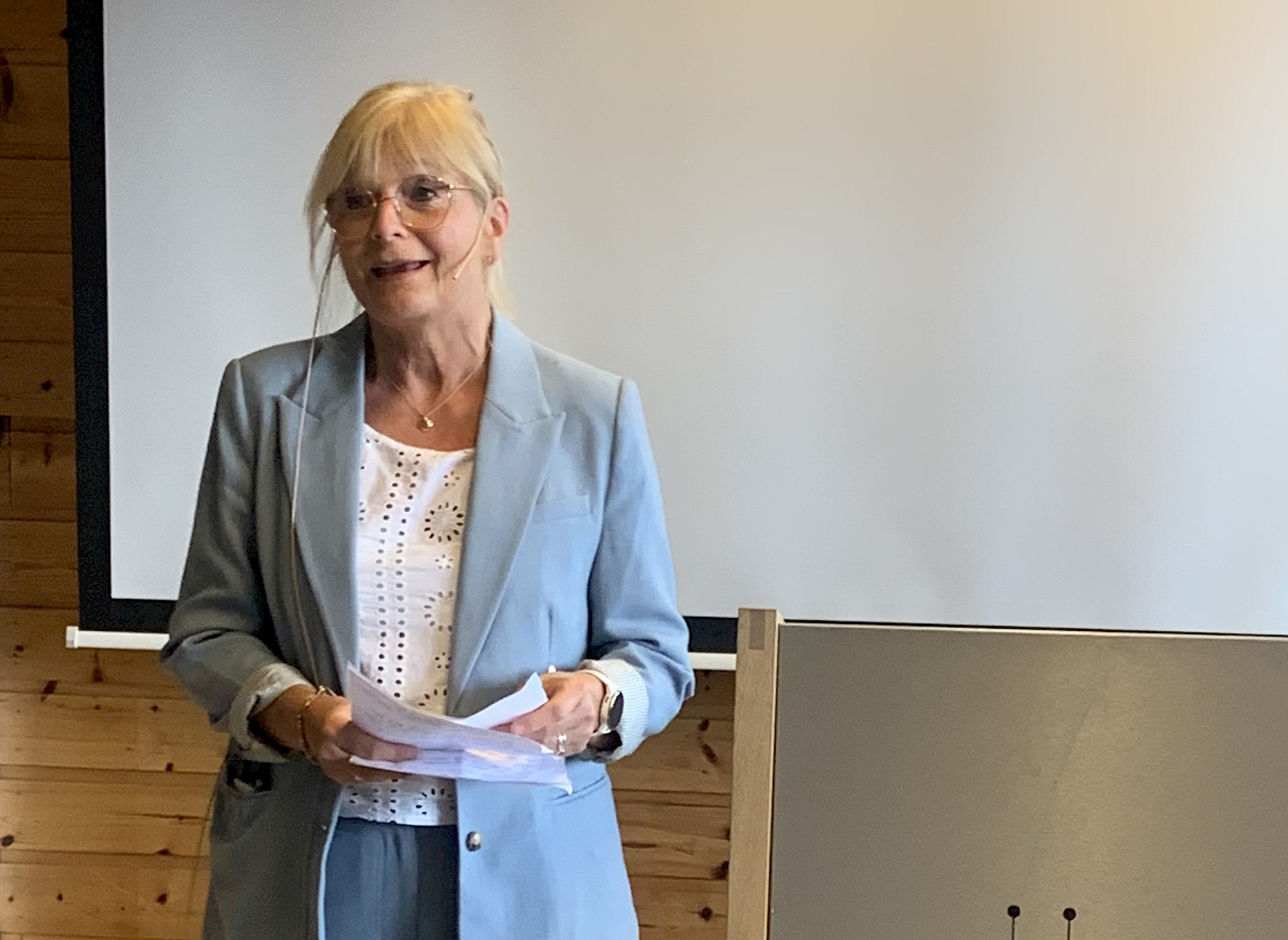 Leder for fagskolens styre Solveig Kopperstad Bratseth deler sine visjoner og engasjement under sin tale