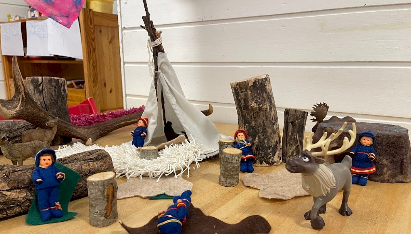 Barnehagene på Diakonhjemmet markerer samenes nasjonaldag med å bli kjent med samisk kultur og tradisjoner.