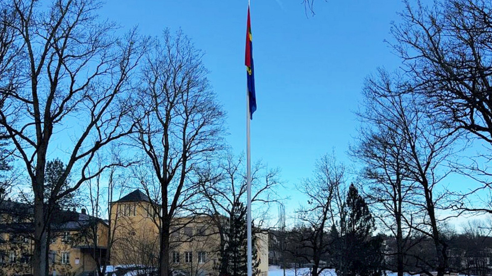 Det samiske flagget er heist på Diakonhjemmet