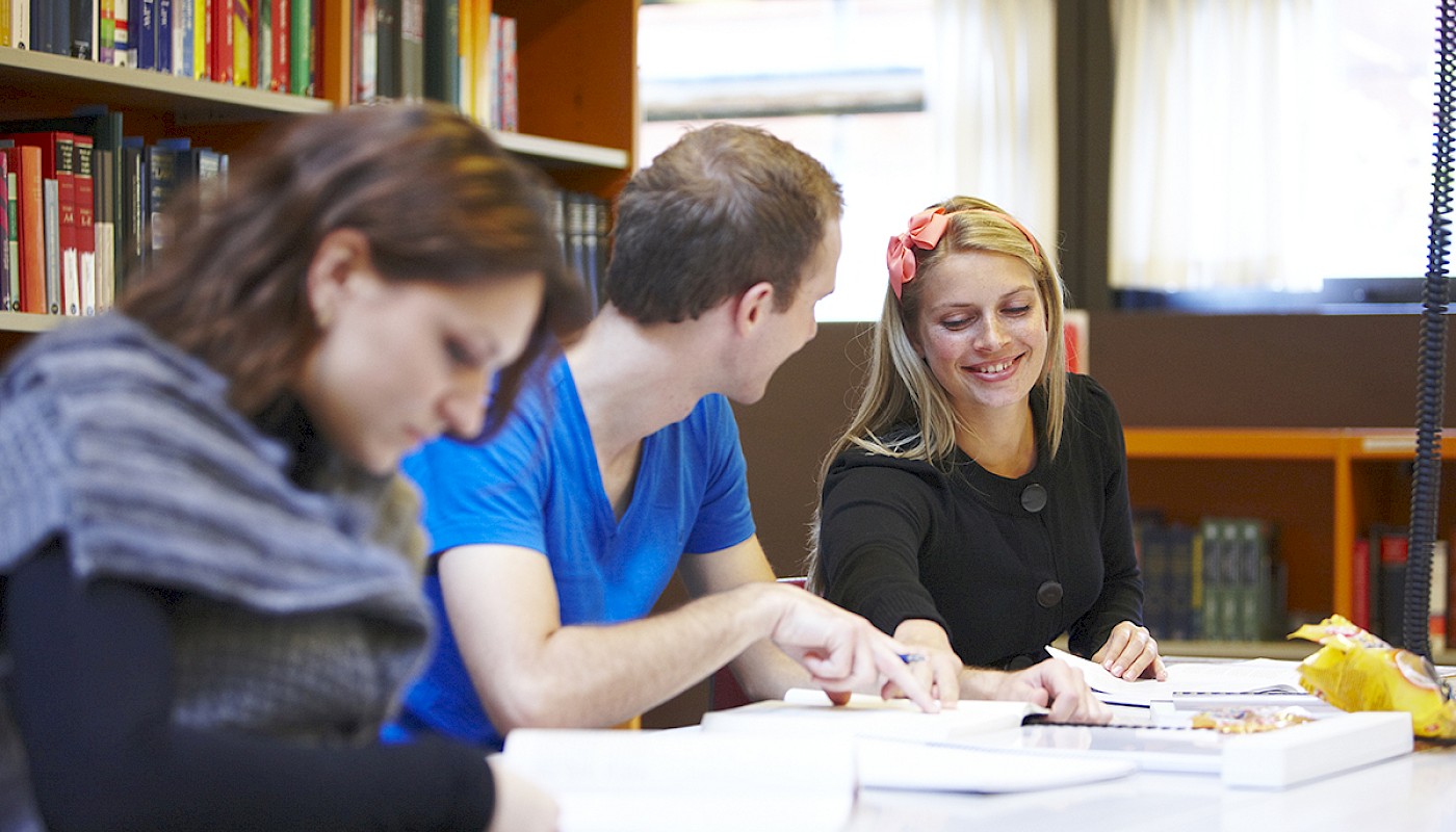 Fagskolen Diakonova Holding AS ønsker å bidra til å sikre en fortsatt god drift og videre utvikling av Folkeuniversitetets Fagskole, inkludert dens fagmiljøer og studietilbud, ansatte og studenter. Foto: Colourbox